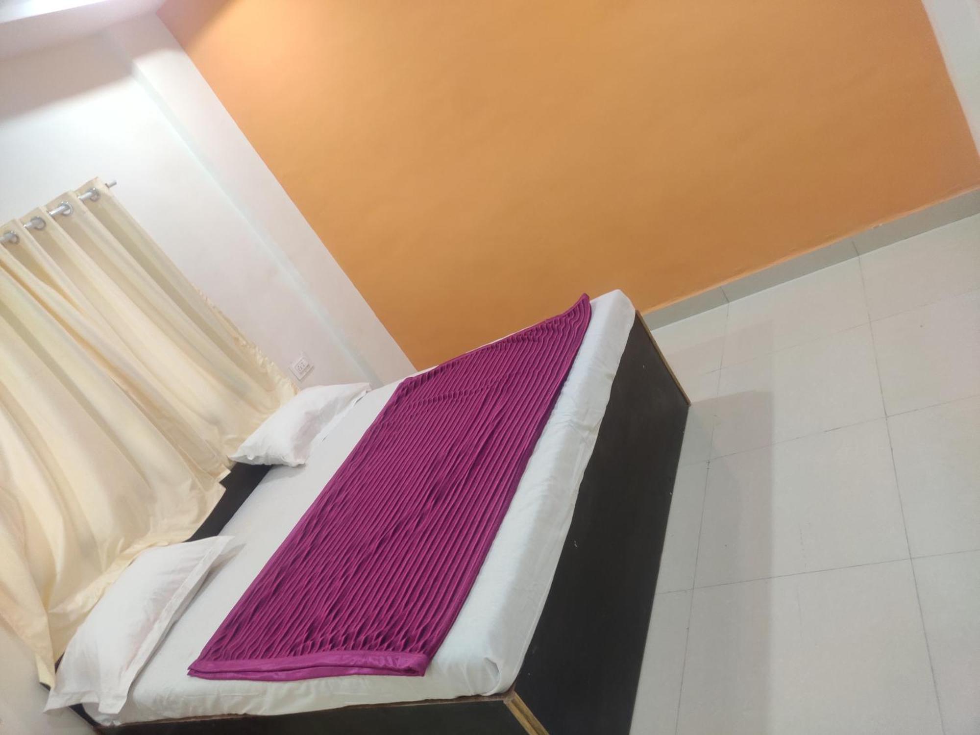 Hotel Sai Santosh Ширди Екстериор снимка